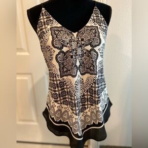 I.N. San Francisco~Black & White V-Neck Handkerchief  Filigree Top~Size M